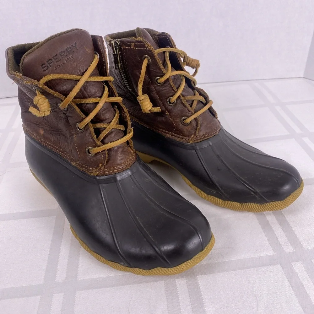 Sperry Saltwater Duck Boot in Tan/Dark Brown winter boot. Women's‎ size 7